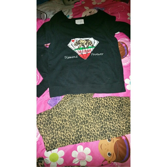 Shirt an leggings bundle some piling between legs