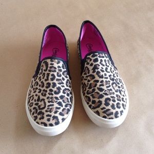 Leopard slip ons