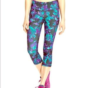 New Old navy Small compression Capris