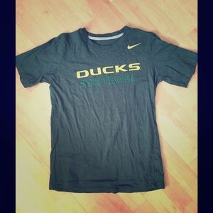 Kids sz L, aka womens s/m Oregon Ducks t-shirt