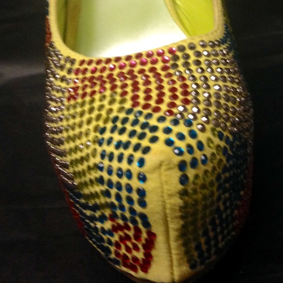 SOLD! Breckelle's Platform Pumps - Picture 3 of 4