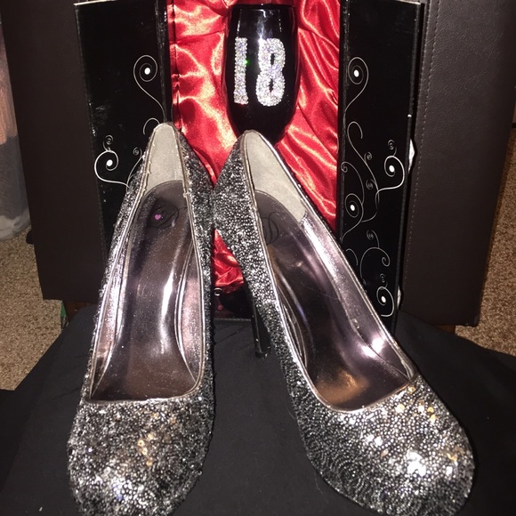 Glittery sequin heels - Picture 1 of 3