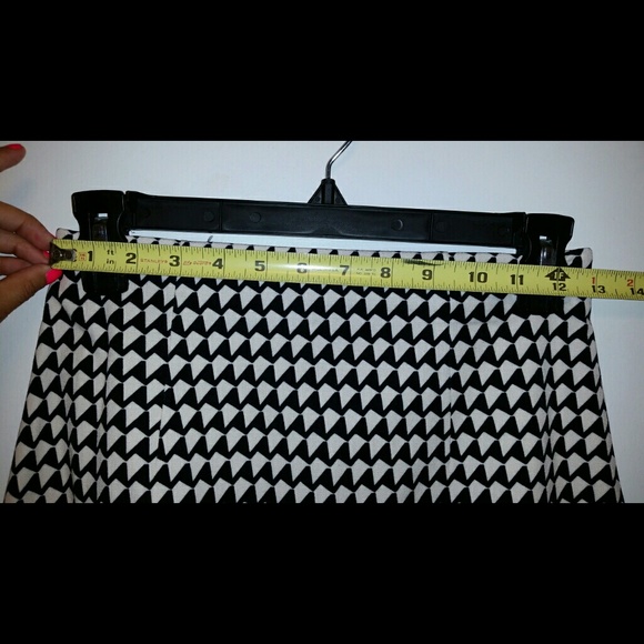 **SOLD** Banana Republic skirt - Picture 3 of 3