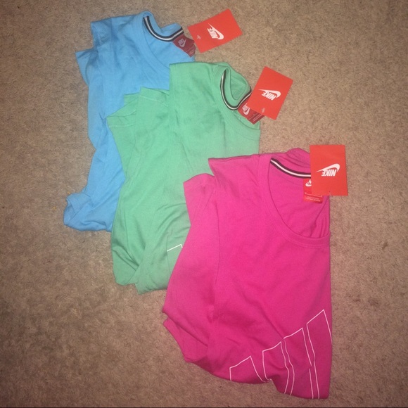 ⛔️SOLD⛔️NWT WOMENS GREEN NIKE MUSCLE TANK - Picture 3 of 3