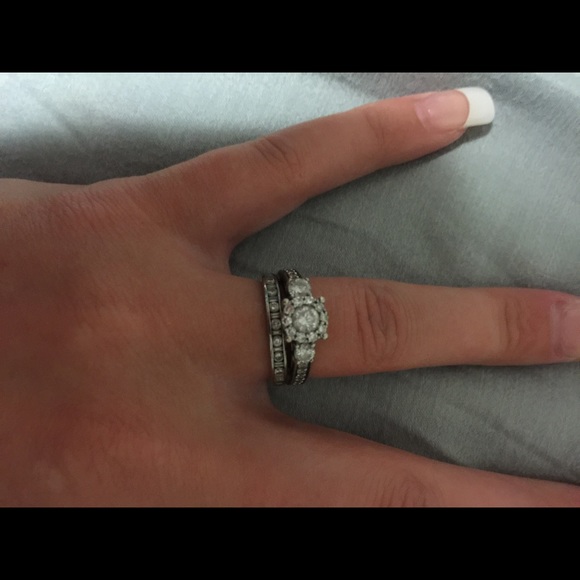 *Wedding ring set - Picture 4 of 4