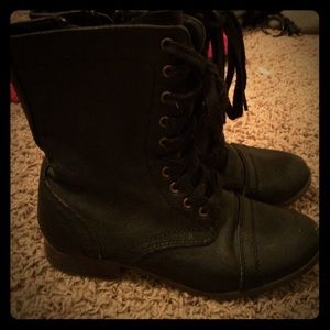 Combat boots