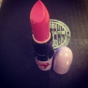 MAC Dame Edna Gladiola Lipstick