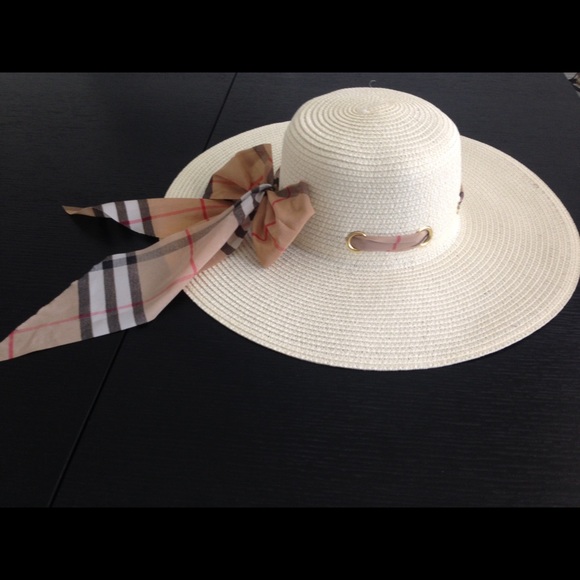 Sun hat with changeable scarf