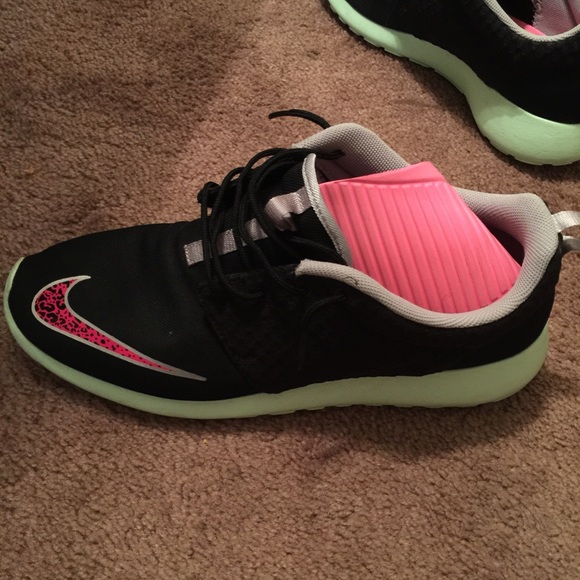 Yeezy Roshe Run - Picture 1 of 4