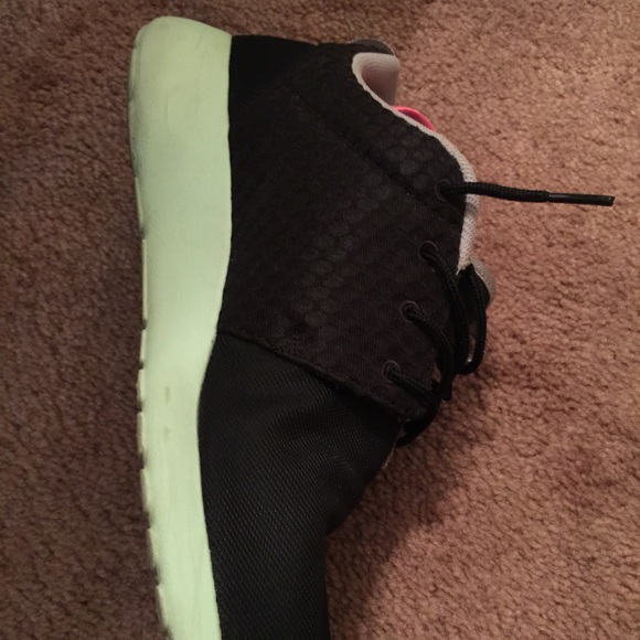 Yeezy Roshe Run - Picture 2 of 4