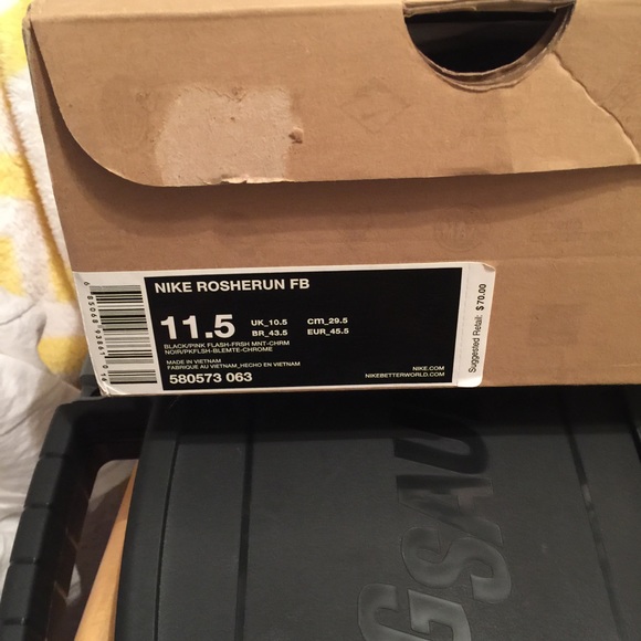 Yeezy Roshe Run - Picture 3 of 4