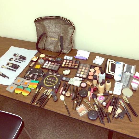 💋💋MASSIVE MAC MAKEUP LOT! What do you need?💋💋