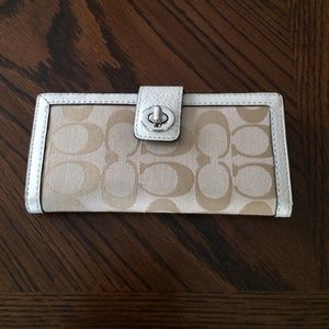 Coach wallet- tan