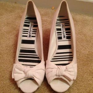 American eagle white wedges