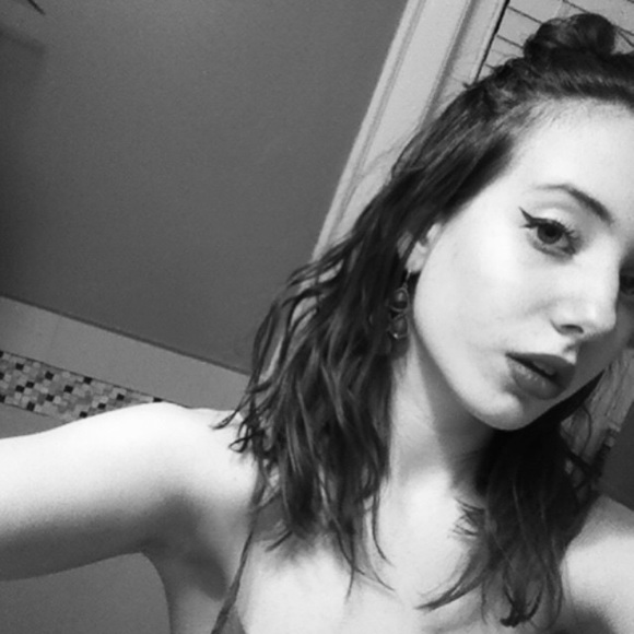 🌸MEET YOUR SELLER🌸 - Picture 3 of 4