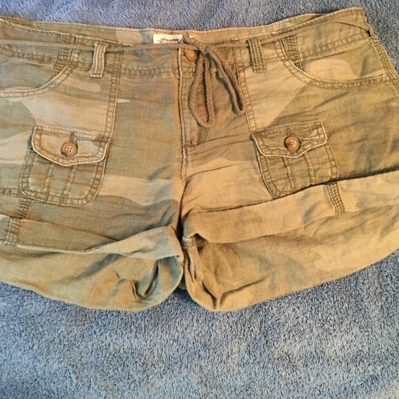 American eagle camo shorts