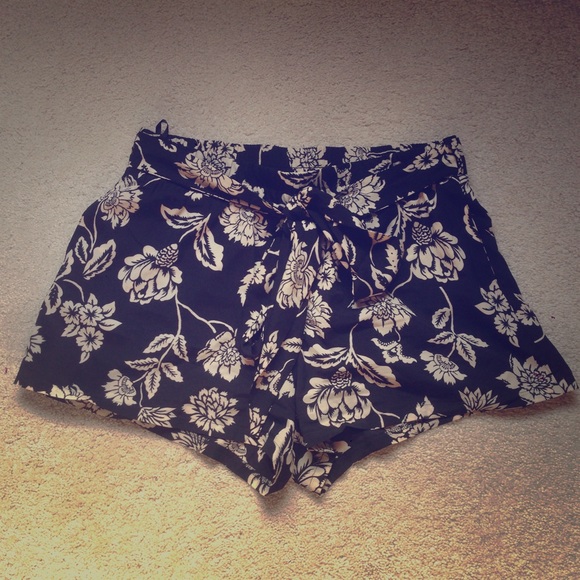 Pants - Black Printed Bow Tie Shorts