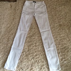 White skinny jeans