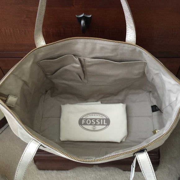 Fossil Leather Handbag - Picture 2 of 4