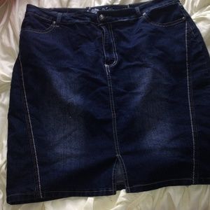 Plus size woman's Denim skirt size 18