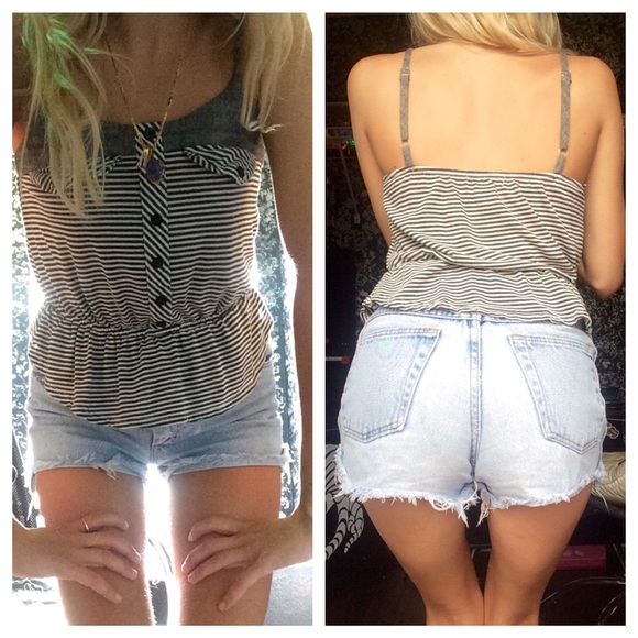 Kirra XS black and white striped crop tank!!