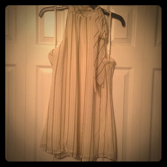 Cream blouse with gold links - Picture 1 of 2