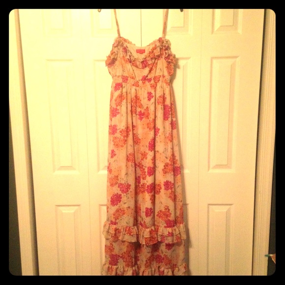 Max dress with ruffles