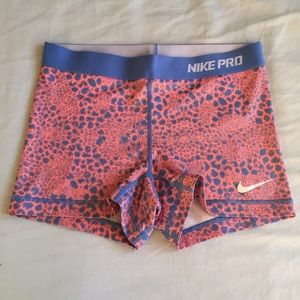 Rare Nike Pros Size M