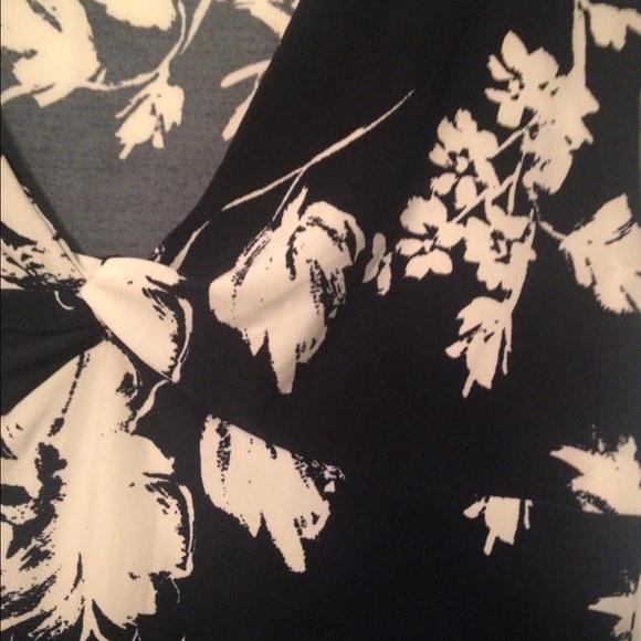 Navy/dark blue blouse with white flowers - Picture 2 of 3