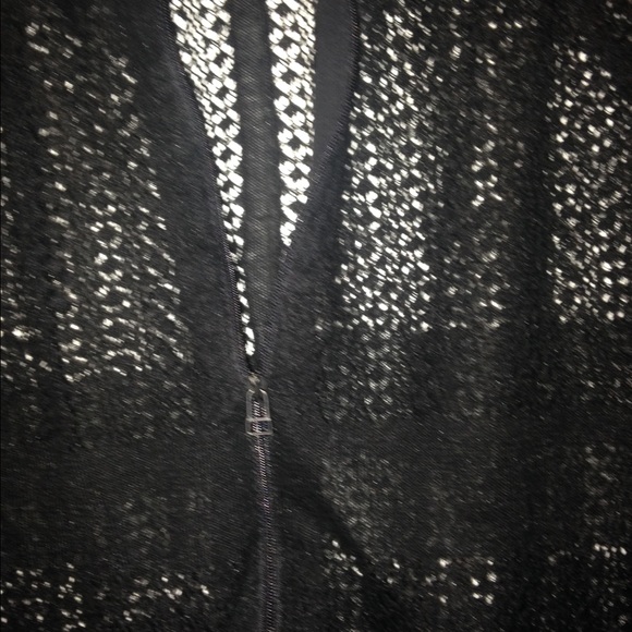 Modern day bomber style sweater - Picture 3 of 4