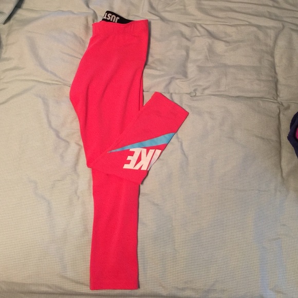 Nike Pants - Nike crop leggings