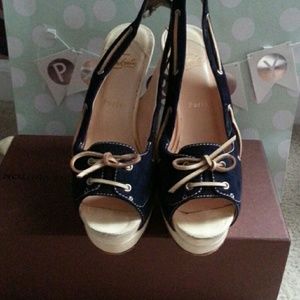 Authentic CL shoes. Signs of wear and tear. Scuff