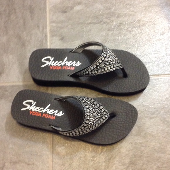 Sketchers flip flops