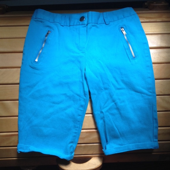 Girls' knee-length shorts