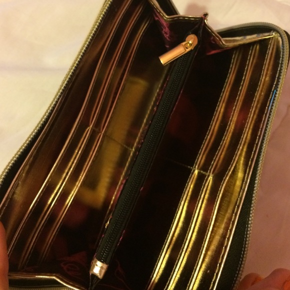 🚫SOLD🚫 Betsey Johnson wallet - Picture 4 of 4