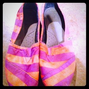 Purple and orange striped Toms 6.5