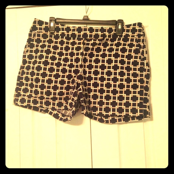 Cute Anne Taylor shorts - Picture 1 of 3