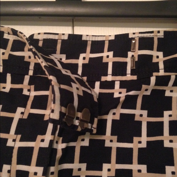 Cute Anne Taylor shorts - Picture 2 of 3