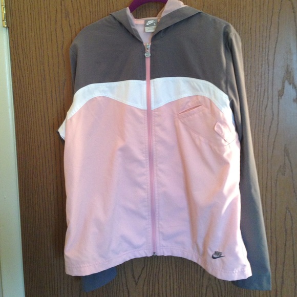 Pink woman's nike wind breaker