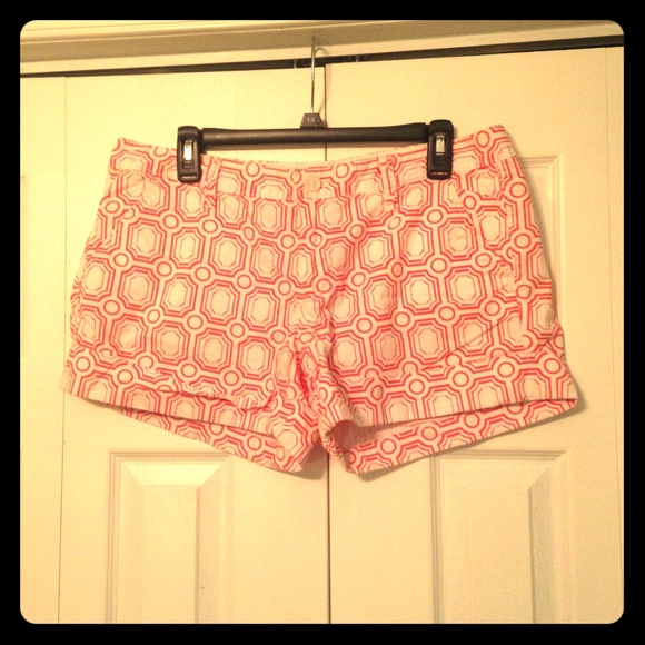 Cute low rise shorts - Picture 1 of 2