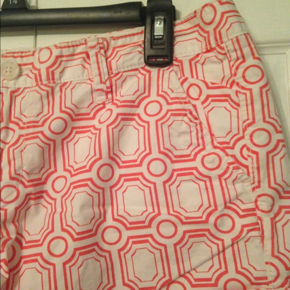 Cute low rise shorts - Picture 2 of 2