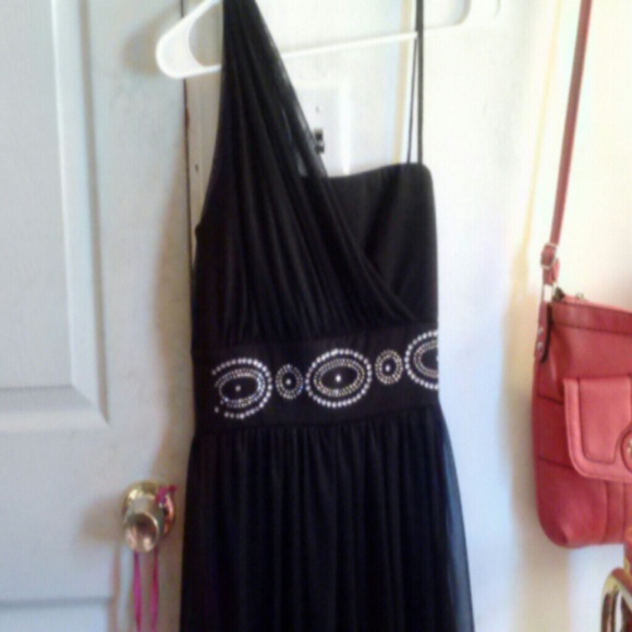 Black gown - Picture 1 of 4