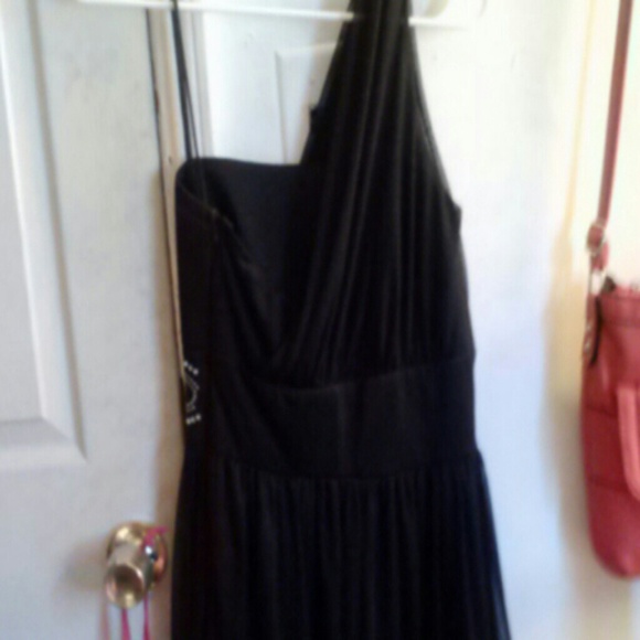 Black gown - Picture 2 of 4