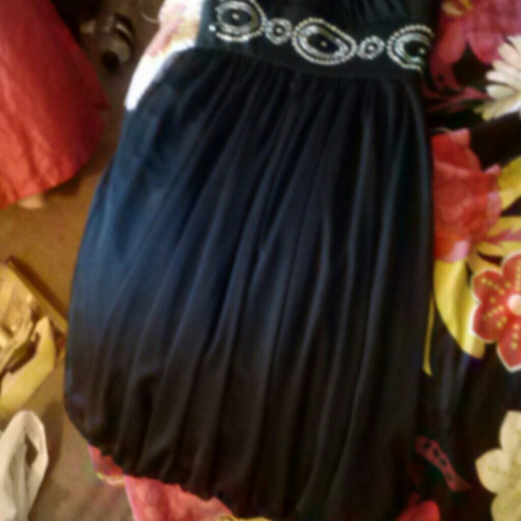 Black gown - Picture 3 of 4