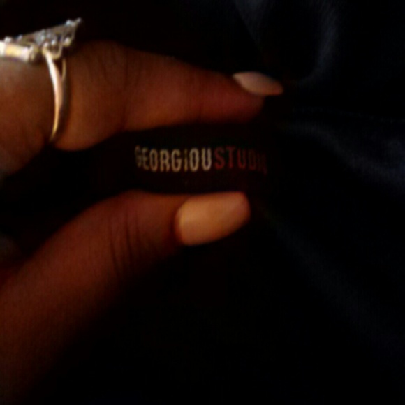 Black gown - Picture 4 of 4