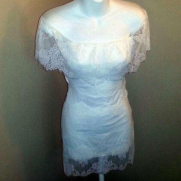 Open back white lace bodycon dress fits small NWOT