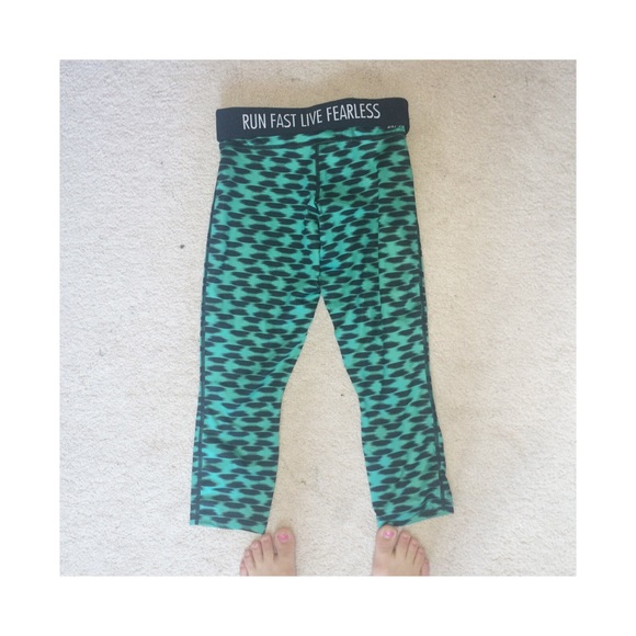 Nike Mermaid Capri - Picture 2 of 3