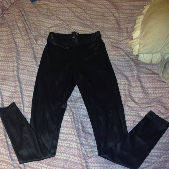 🚫SOLD🚫Faux leather leggings.