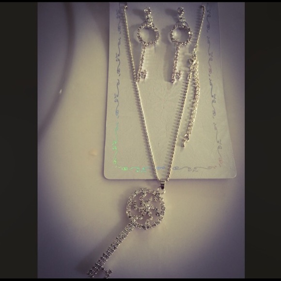 Key necklace/earring set