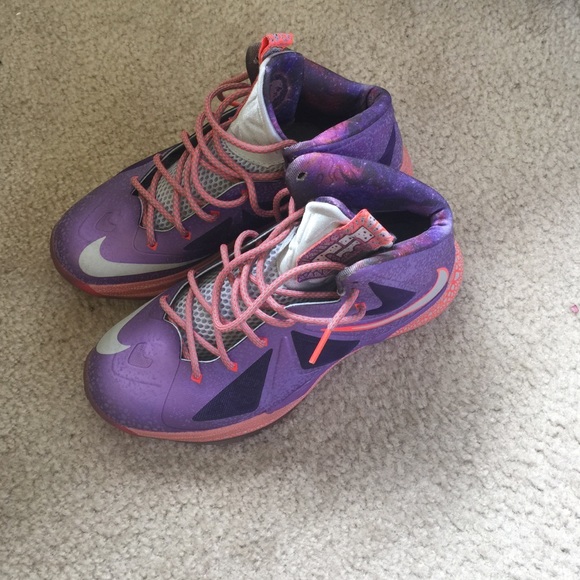 Lebron James shoes 5.5